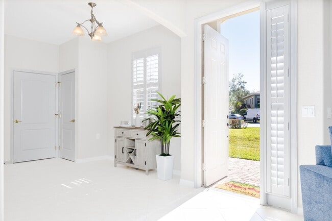 3181 Cottonwood Bend, Unit 11E-203 in Ft. Myers, FL - Foto de edificio - Building Photo