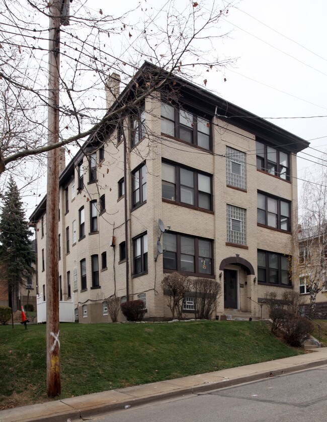 1502-1504 Kelton Ave in Pittsburgh, PA - Building Photo - Building Photo