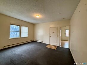 132 Locust St in Waterbury, CT - Building Photo - Building Photo