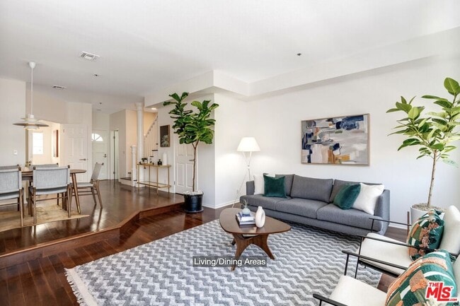 property at 850 N Poinsettia Pl