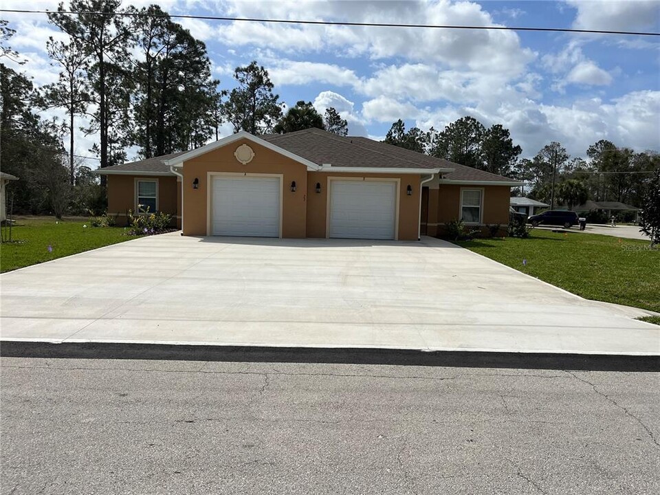 23 Whetstone Ln in Palm Coast, FL - Building Photo