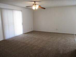 1642 S West St in Visalia, CA - Building Photo - Building Photo