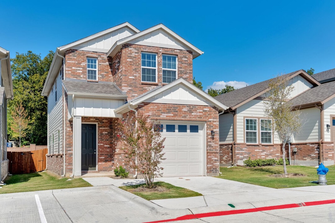 Legacy on Rockhill in McKinney, TX - Building Photo