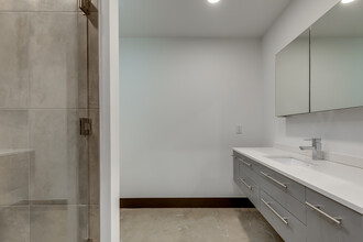 Vandever Lofts in Tulsa, OK - Building Photo - Interior Photo