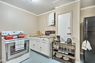 7736 Sue Ellen Dr in Port Richey, FL - Building Photo - Building Photo