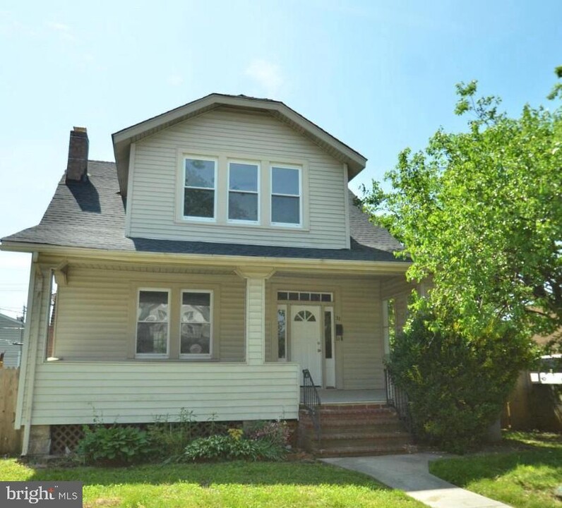 11 Irving Pl in Pikesville, MD - Building Photo