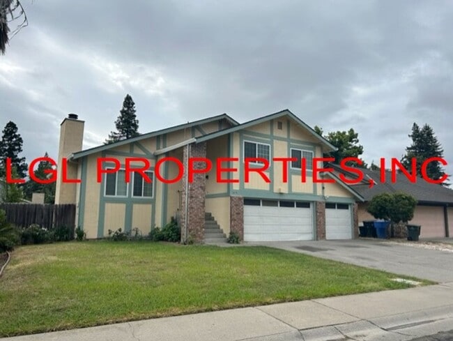 1470 Pebblewood Dr in Sacramento, CA - Building Photo - Building Photo
