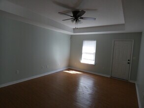 668 Edney Ave W in Crestview, FL - Foto de edificio - Building Photo