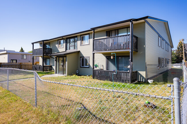 4515 75 St NW in Calgary, AB - Building Photo - Building Photo