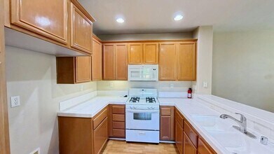 1800 E Lakeshore Dr in Lake Elsinore, CA - Building Photo - Building Photo