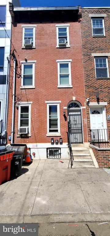 property at 1911 W Berks St