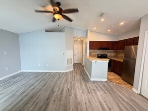 942 Loquat Tree Rd in Orlando, FL - Building Photo - Building Photo