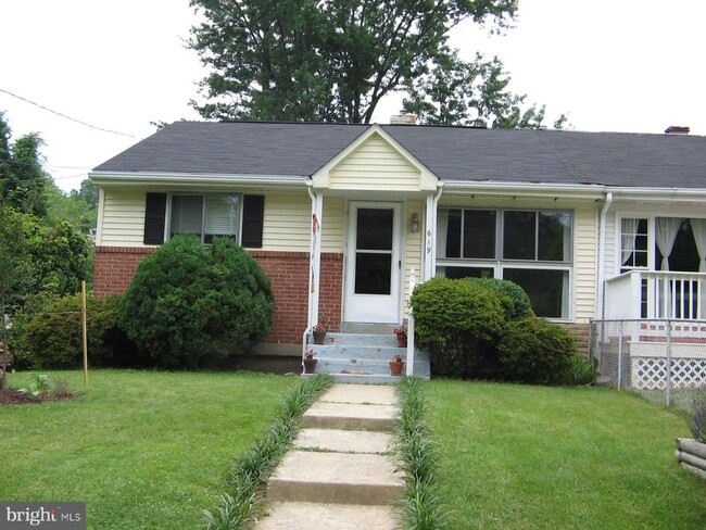 619 W Lynfield Dr in Rockville, MD - Building Photo - Building Photo