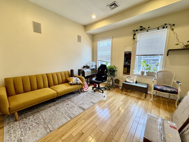 22 Elmore St, Unit 2