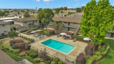 Royal Park Apartments in Monrovia, CA - Building Photo - Building Photo