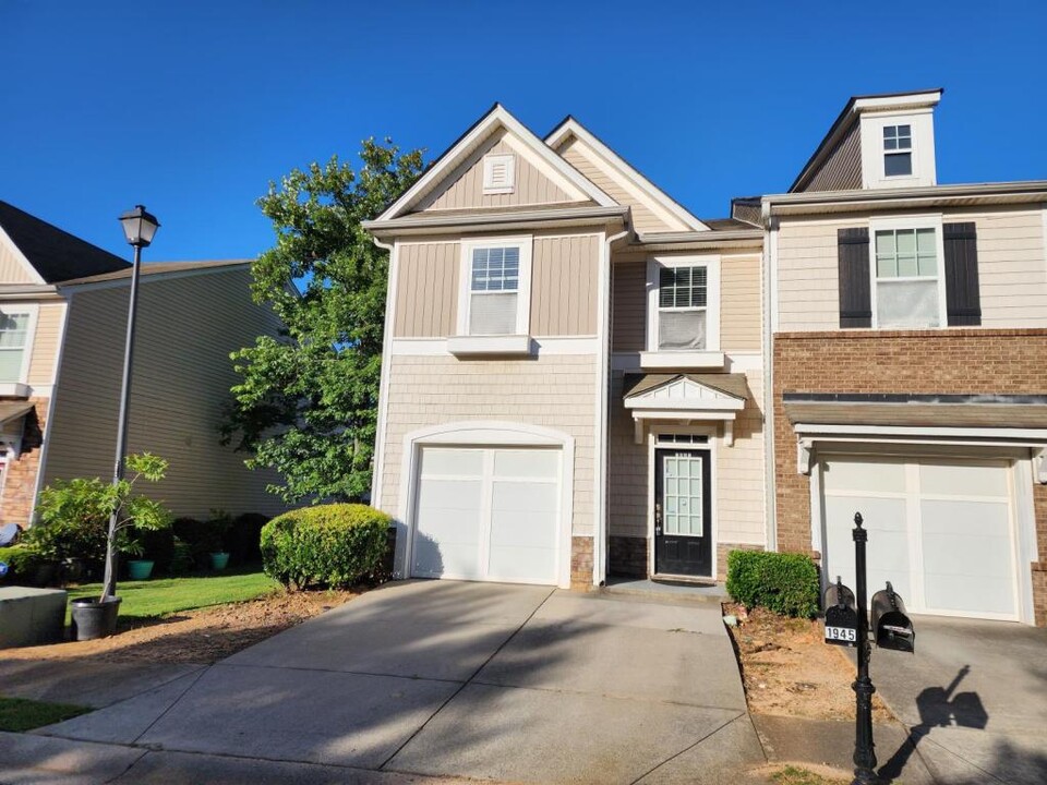 1945 Durwood Ln in Duluth, GA - Building Photo