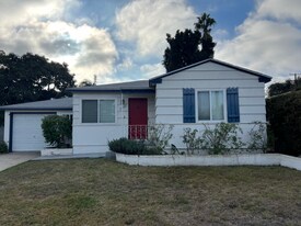 3706 Nimitz Blvd in San Diego, CA - Building Photo