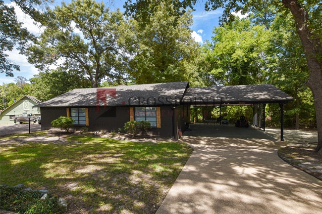 property at 20346 Lakeshore Cir