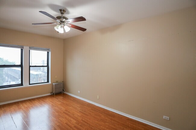 6166 N Winthrop Ave, Unit #216 in Chicago, IL - Building Photo - Building Photo