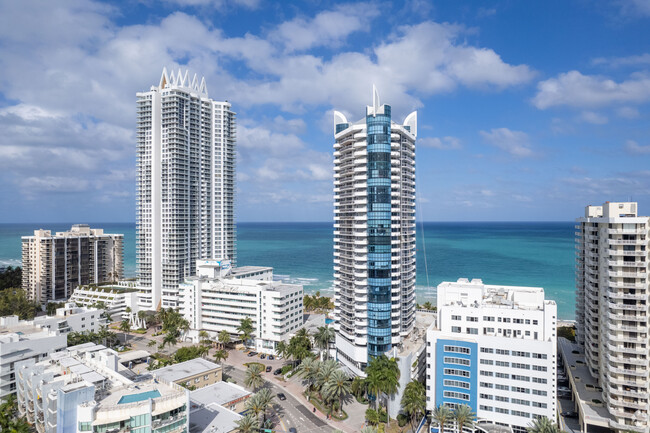 La Gorce Palace in Miami Beach, FL - Building Photo - Building Photo