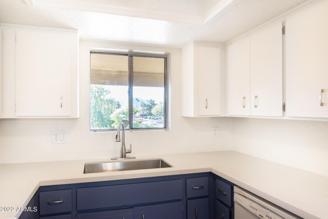 4050 E Cactus Rd-Unit -208 in Phoenix, AZ - Building Photo