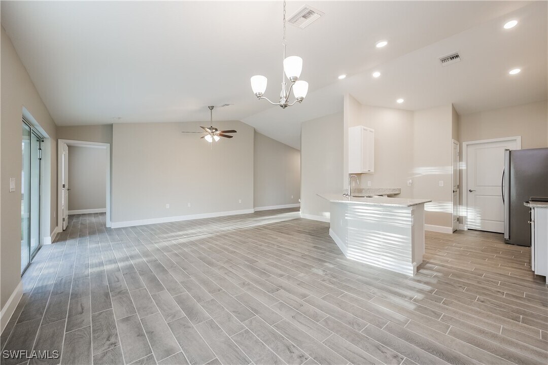 919 Rita Ave N in Lehigh Acres, FL - Building Photo