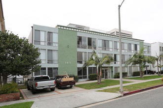 Brazilia Apartments in Los Angeles, CA - Building Photo - Building Photo