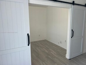 9212 W 33rd Way in Hialeah, FL - Building Photo - Building Photo