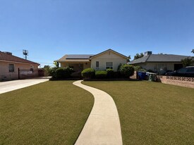 115 Irene St in Bakersfield, CA - Building Photo