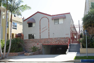 Chenault Townhomes in Los Angeles, CA - Building Photo - Primary Photo