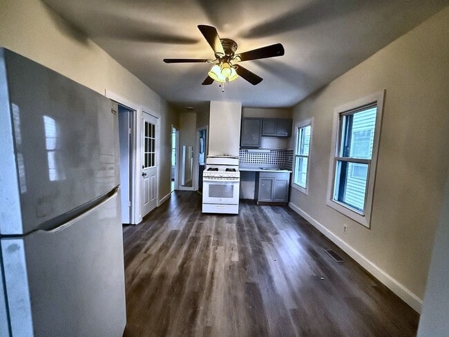 30 Stanley St in Lowell, MA - Building Photo - Building Photo