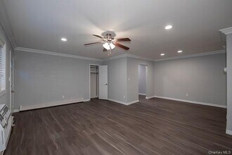 325 Brook Ave in Bay Shore, NY - Building Photo - Building Photo