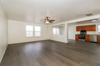 7012 Doyal Dr in Austin, TX - Building Photo - Building Photo