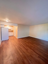 14332 32nd Ave NE, Unit F in Seattle, WA - Building Photo - Building Photo