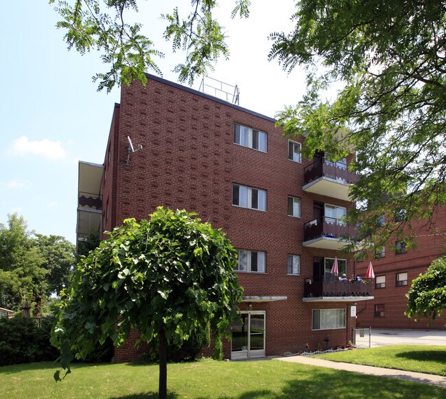 1169 Birchmount Rd in Toronto, ON - Building Photo - Building Photo