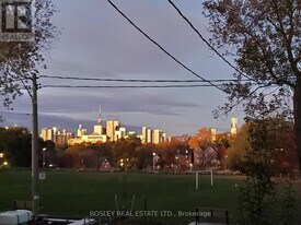 597 Carlaw Ave in Toronto, ON - Building Photo