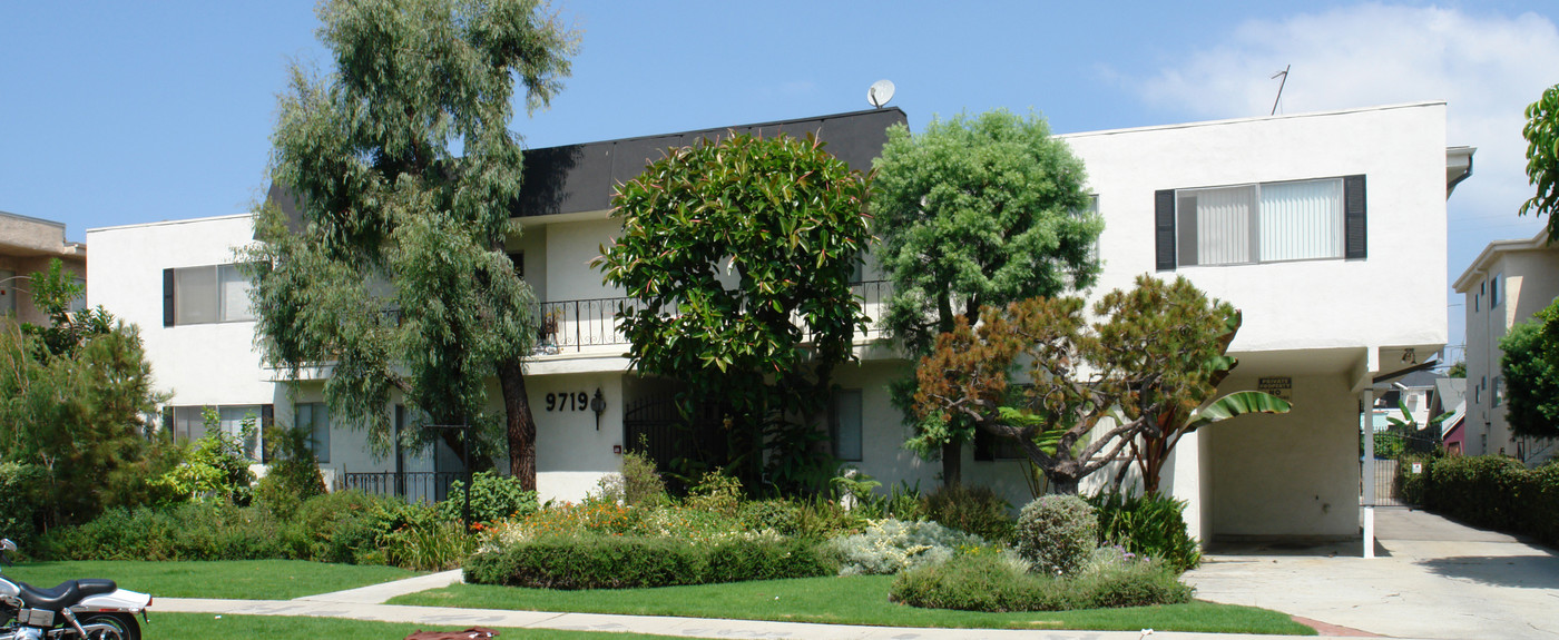 9719 Regent St in Los Angeles, CA - Foto de edificio