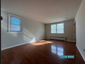 6536 Crescentville Rd in Philadelphia, PA - Building Photo - Building Photo