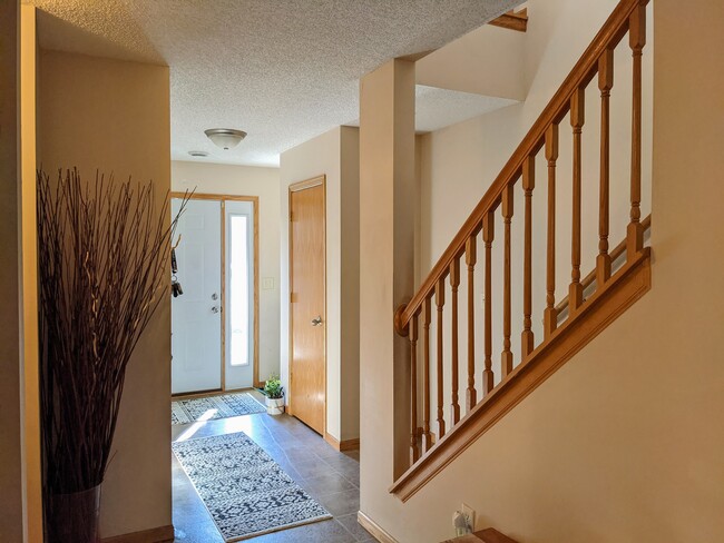 6374 Upper 13th St N in Oakdale, MN - Building Photo - Building Photo