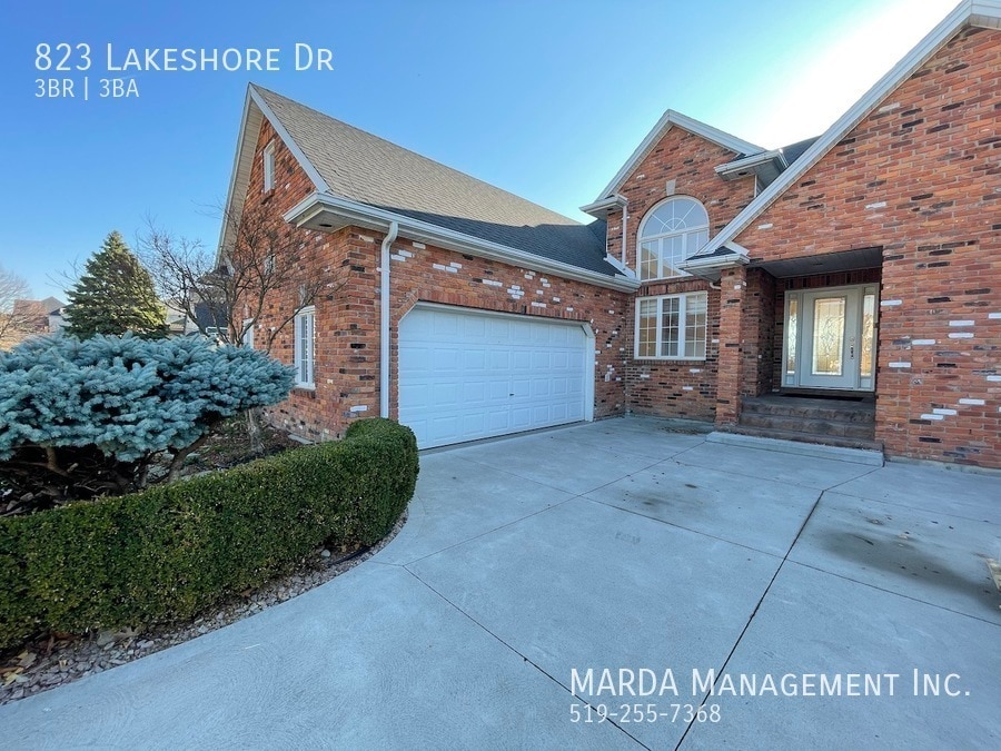 823 Lake Shore Dr in Windsor, ON - Building Photo