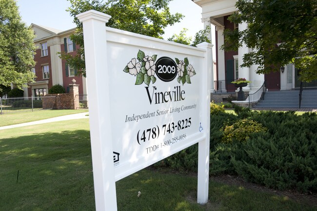 2009 Vineville Ave in Macon, GA - Foto de edificio - Building Photo