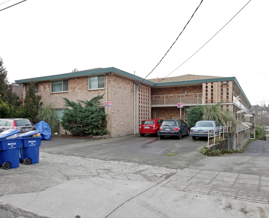 Minor Crest in Seattle, WA - Building Photo