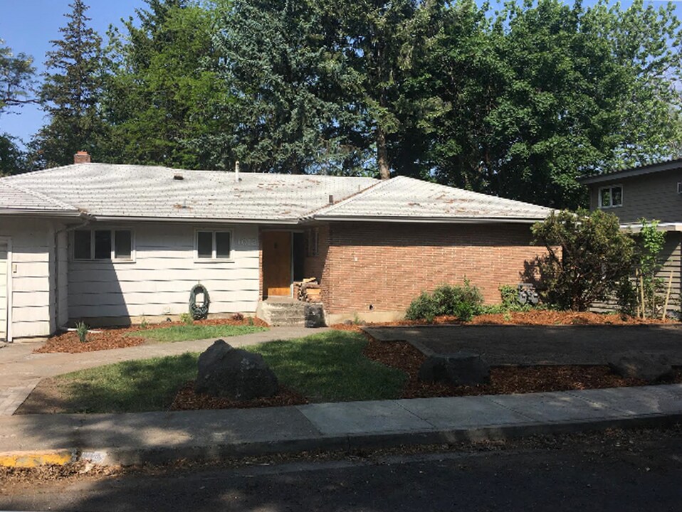 1015 NE Duncan Ln in Pullman, WA - Foto de edificio