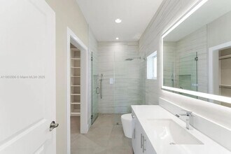 6471 SW 43rd St in Miami, FL - Building Photo - Building Photo