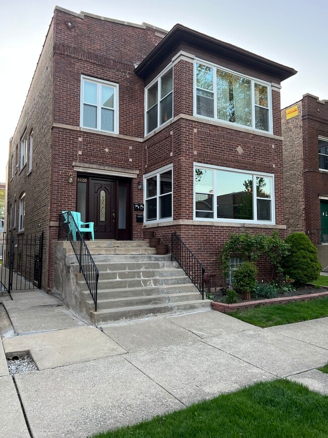4220 N Francisco Ave, Unit 1 in Chicago, IL - Foto de edificio - Building Photo