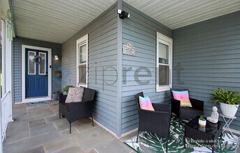 58 Litchfield St in Thomaston, CT - Foto de edificio - Building Photo