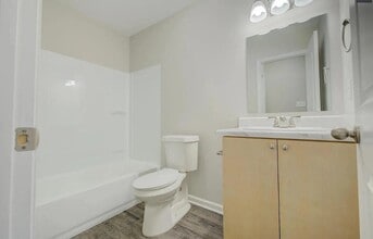 214 Poplar St in Bolivar, TN - Building Photo - Building Photo