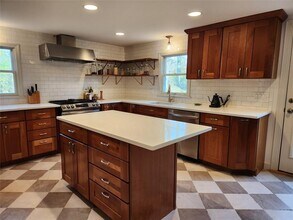 275 S Pierce Rd in East Greenwich, RI - Building Photo - Building Photo