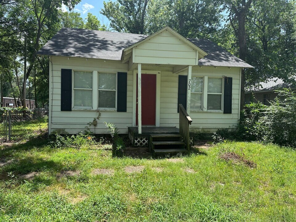 702 East E Street in Russellville, AR - Building Photo