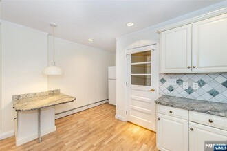 665 E Edgewater Ave in Ridgefield, NJ - Building Photo - Building Photo